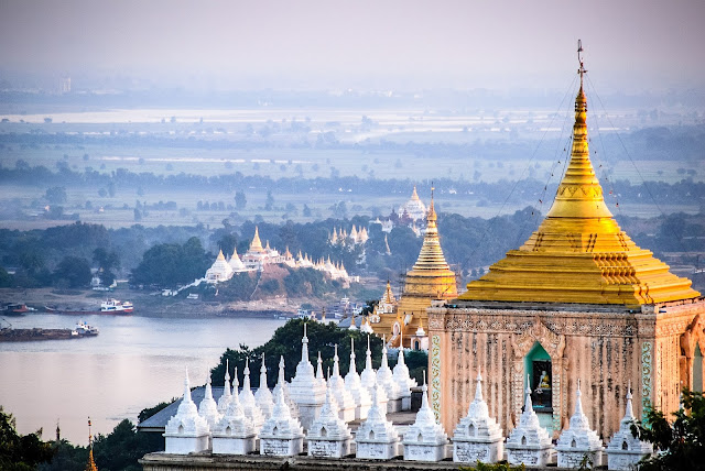 Bởi vì qua ảnh, Mandalay quá đẹp với một màu trắng xóa và vàng đồng lấp lánh phủ kín cả không gian và quả thực Mandalay chính là thành phố của những ngôi đền, những hình ảnh quá đẹp về một thành phố của Phật giáo, những cảm nhận cá nhân từ góc nhìn của một kẻ “vô thần” khi được chiêm ngưỡng những gì linh thiêng và đáng chiêm ngưỡng nhất của những công trình kiến trúc nhuốm màu tôn giáo.