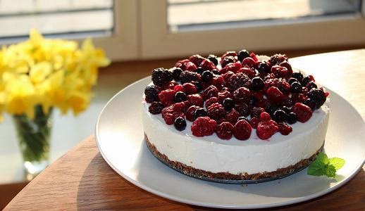 Călătorii și Bucătăreli Cheesecake Cu Fructe De Padure Fara Coacere