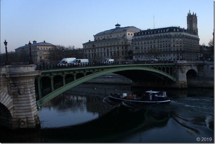 paris pont des artes at dawn SC 101119 00000 - Copy