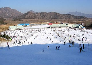 paket tour main ski di Beijing laris manis