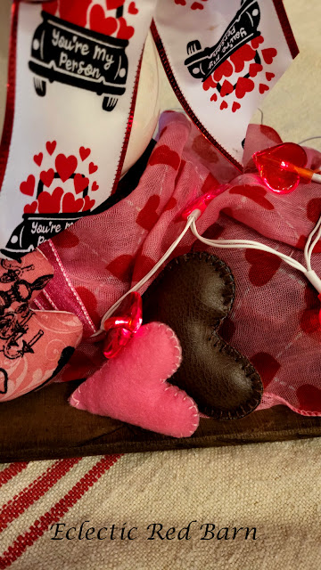 Valentine Centerpiece. Share NOW. #valentine; #decor; #decorations; #hearts;#eclecticredbarn