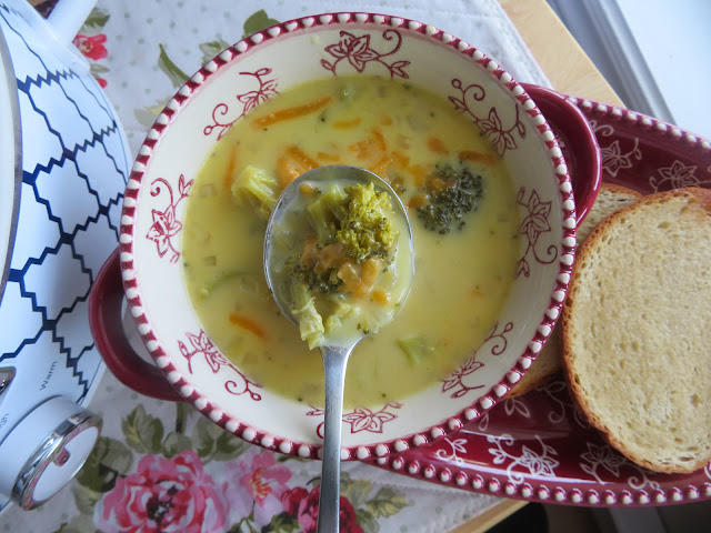 Crock Pot Broccoli Cheese Soup