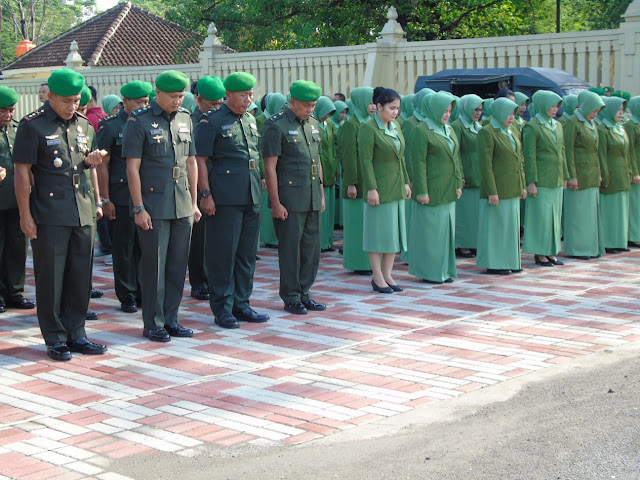 KodimKaranganyar - Peringati Hari Juang Kartika ke 74 Dandim Karanganyar Melaksanakan Ziarah ke TMP Kusuma Bhakti Jurug