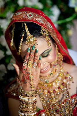 Bridal Jewelry Set 2012-2013  Brooches Rings Necklaces Earrings Bracelets Collection Latest Bridal Jewelry Set Bridal Jewelry Designs Bridal Jewellery Collection Indian Bridal Jewellery Bridal Jewellery In Pakistan Beautiful Pakistani Brides