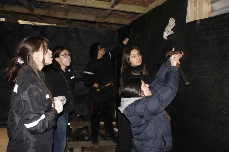 Osorno: estudiantes ayudaron a vecinos de campamento de Francke