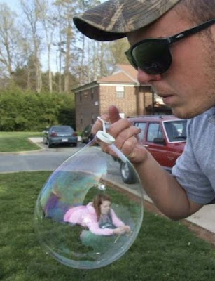 Super Cool Pictures Of Forced Perspective Seen On lolpicturegallery.blogspot.com