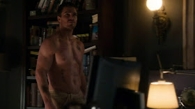 Stephen Amell Shirtless in Arrow s1e01