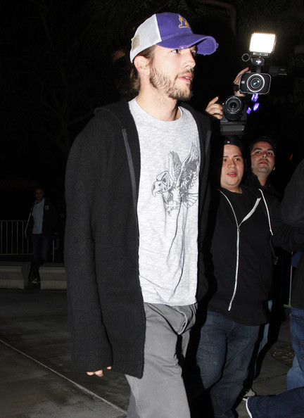 Ashton Kutcher Loves The Lakers