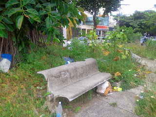 Uma vergonha o estado de abandono dessa praça 