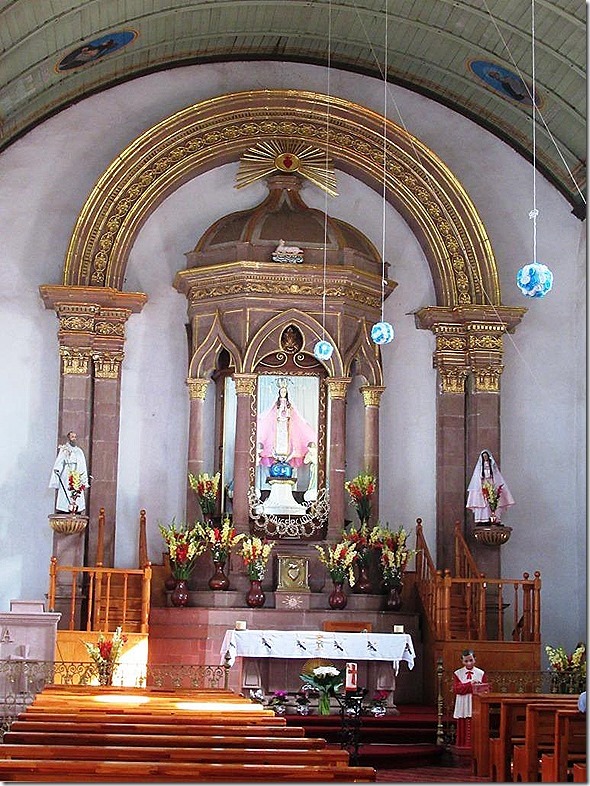 2018-3-8-Santa-Clara-church-altar_th