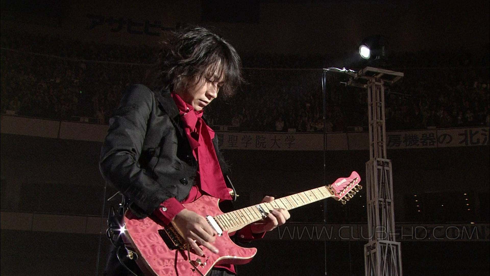 LArc-en-Ciel%E2%80%9315th-LAnniversary-Live-2007-CAPTURA-3.png