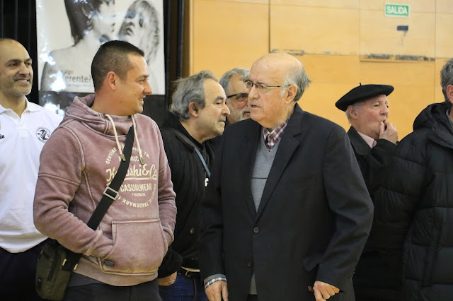 homenaje del Club Balonmano Barakaldo a 'Chandro'