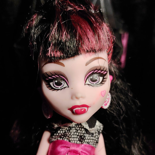 I keep seeing people call monster high gen 1 goth and as someone who's into goth  fashion… seems like you've never seen actual goth fashion : r/MonsterHigh