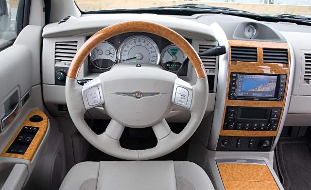 Chrysler Aspen 2017 interior