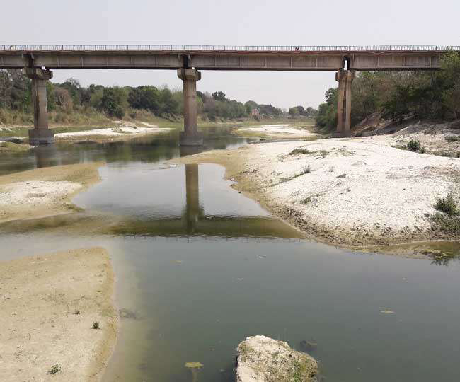 यूपी : जौनपुर में पांच नदियों की मनरेगा से 150 किलोमीटर होगी खोदाई, वहीं पौधारोपण में वन विभाग का मिलेगा साथ। 