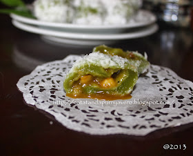 <img src="klepon pandan.jpg" alt="klepon pandan beras ketan">