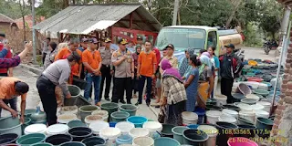 Polres Ciko Salurkan 26 Tangki Air Bersih Bersama FCC Diwilayah Argasunya