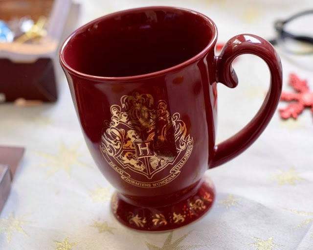 Harry Potter Gifts - Hogwarts crest mug