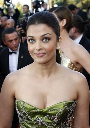 Aishwarya Rai cleavage flaunting