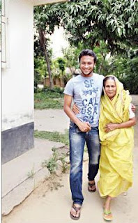 shakib al hasan with his grandmother