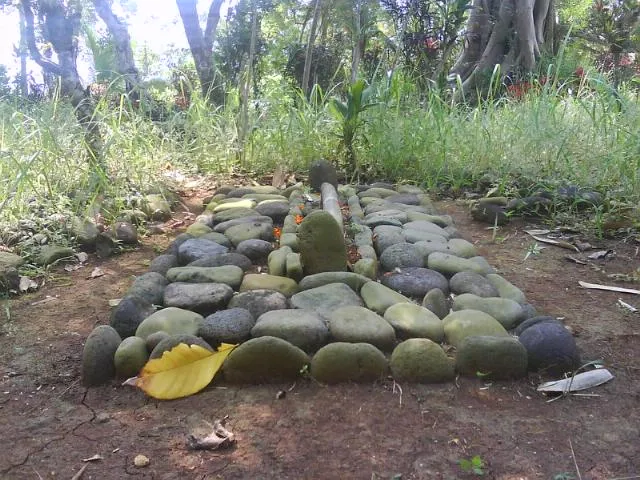 dan surga juga ada di samping makam ibu