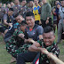 HUT RI Ke-77, Personel Satgas Pamtas RI-Malaysia Yonarmed 19/105 Trk Bogani Mengikuti Lomba Tarik Tambang Bersama Masyarakat Badau