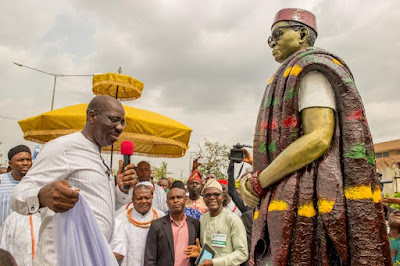  The state governor, Mr. Godwin Obaseki unveiling a life-sized statue of Chief Anthony Enahoro, erected by the Castle of Legends Initiative at the foreground of the Edo State House of Assembly complex.