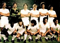 REAL MADRID C. F. - Madrid, España - Temporada 1980-81 - Stielike, García Remón, Benito, Pérez García, García Hernández, Camacho; Cunningham, Juanito, Ángel, Santillana y Gallego - REAL MADRID 2 (Cunningham 2), BENFICA 2 (Humberto 2) - 29/08/1980 - Trofeo Santiago Bernabeu, semifinal - Madrid, estadio Santiago Bernabeu - El Madrid vence en los penaltys y se clasifica para la final, que perdería con el Bayern Munich también en los penaltys