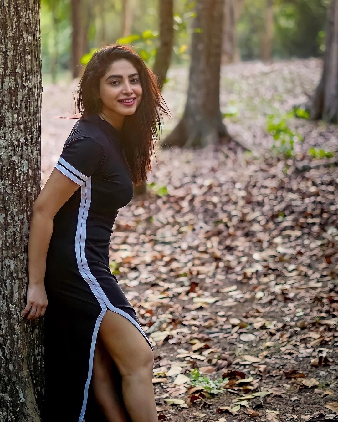 South Indian Actress Ameya Mathew Looking Hot in Black Dress