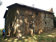 Façanes est i sud de la casa de pagès La Fàbrica de Targarona