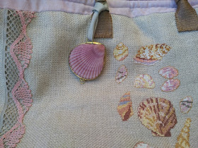 bolso playa, beach basket, costura, couture, sewing, punto cruz, cross stitch, point de croix, conchas, shell, lino, lin, linen