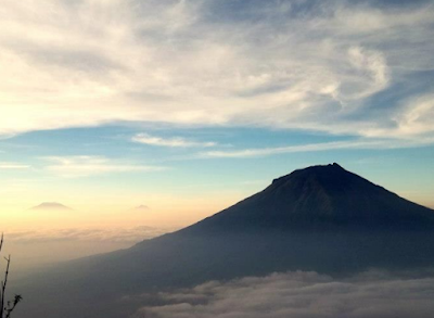 KEINDAHAN DAN JALUR PENDAKIAN GUNUNG SINDORO JAWA TENGAH,maribolangyuk