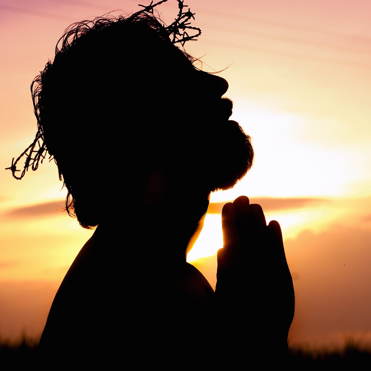 la importancia de orar siempre de rodiilas