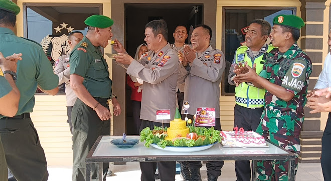 HUT Bhayangkara ke-79 Koramil 09/NL Beri Kejutan di Kantor Polsek Bilah Hilir