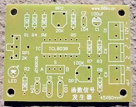 Placa do gerador de funções com o CI ICL8038