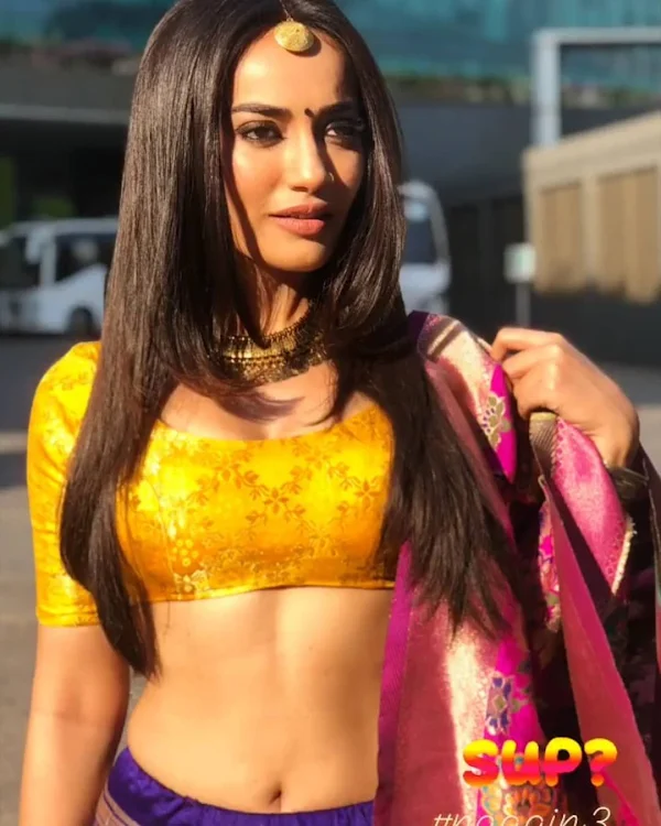 surbhi jyoti navel hot naagin actress