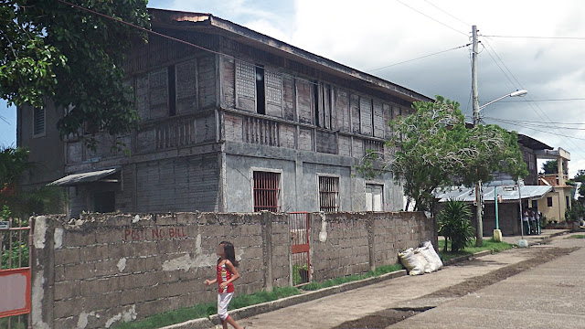 big old wooden house in Mondragon Northern Samar