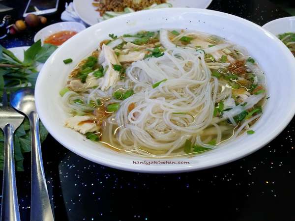 Nikmatnya Pho Ga (Vietnamese  Chicken Noodle Rice Soup) Mie Kuah Ayam Vietnam
