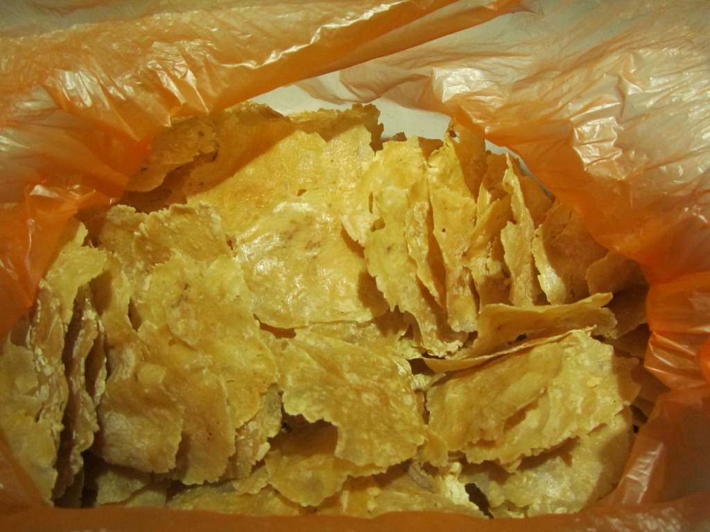 -: Minum Petang dengan Kerepek Belinjau.