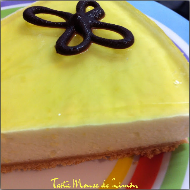 pastel de mousse de limón