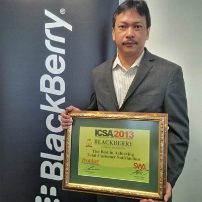 BlackBerry Sabet Penghargaan Indonesian Customer Satisfaction Award 2013