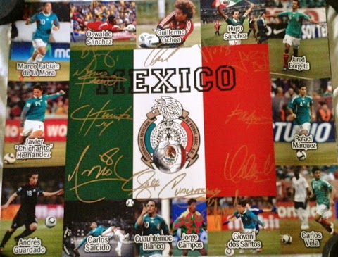 16x20 Photo Autographs by The Greatest Mexico Soccer Players