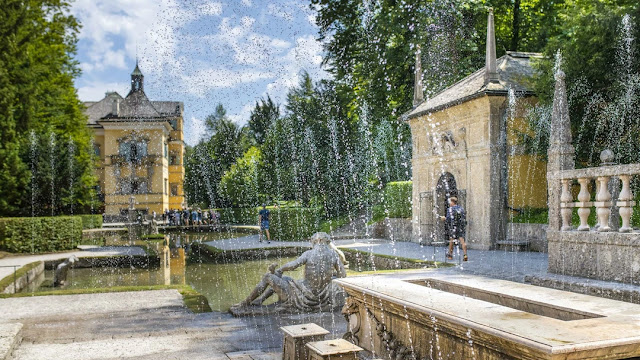 Hellbrunn Palace & Trick Fountains海爾布倫宮與惡作劇噴泉