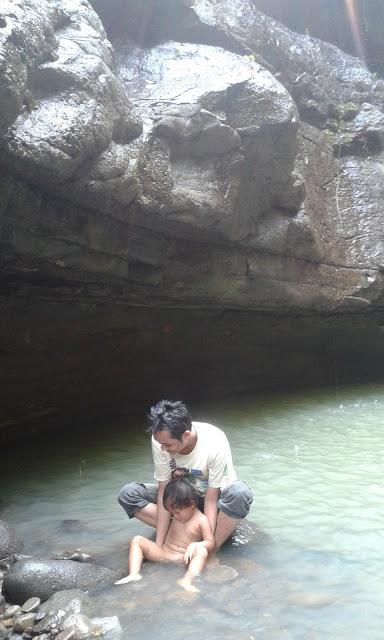 Liburan kali ini meskipun tidak terlalu panjang namun cukup lah untuk meluangkan waktu jel Jelajah Curug Sempong Majalengka