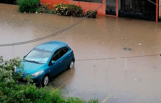 Fuertes Lluvias Provocan Inundaciones en el país, (PROVINCIAS EN ALERTA)