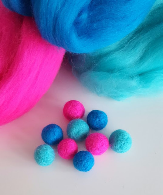 Make your own gorgeous colourful felt balls!