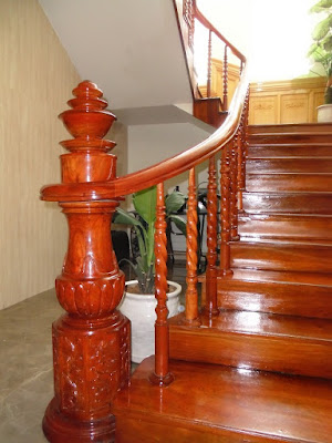Thiết kế trụ cầu thang gỗ phối hợp hài hòa và hợp lý với tay vịn cầu thang gỗ