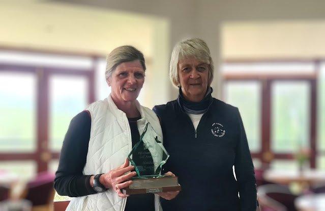 President Marina, presenting Wendy O'Donnell with the Handicap Championship trophy