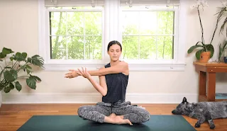 Успокойте болката във врата с йога: Ефективни упражнения за облекчение