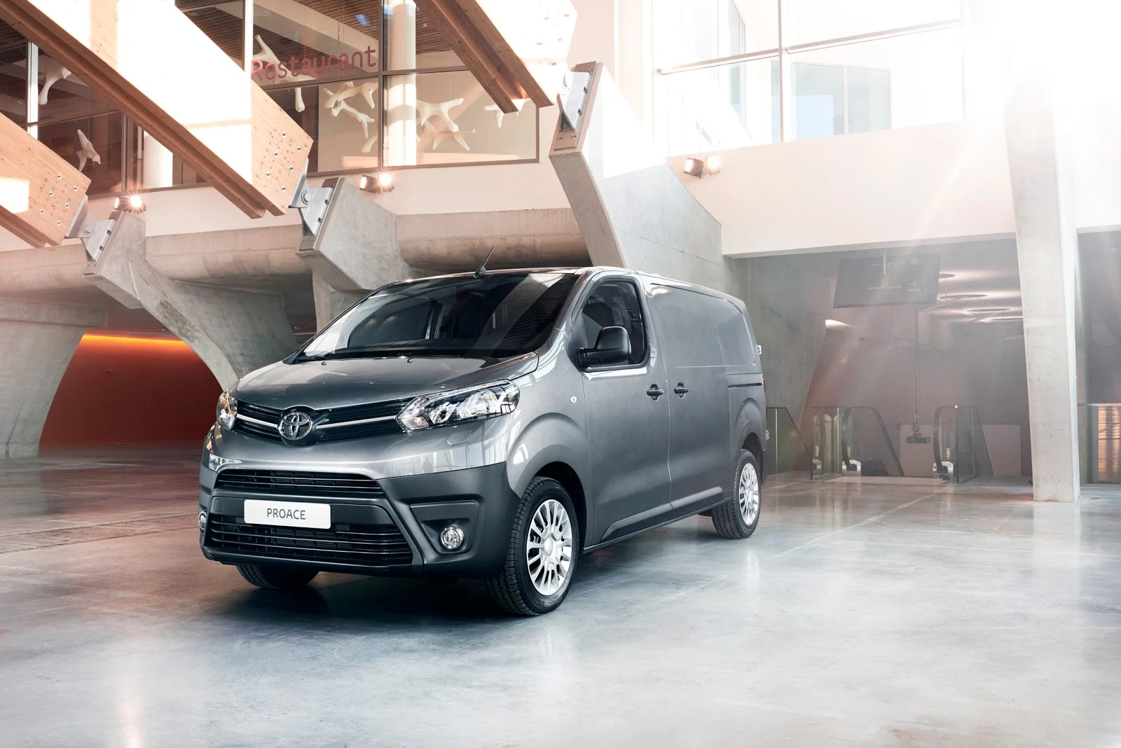 Đánh giá xe Toyota Proace 2016